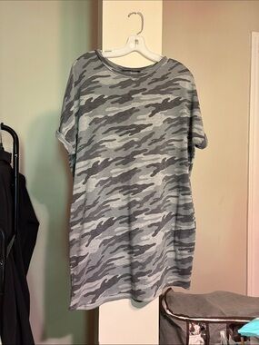 Women's Gray Camouflage Short Sleeve Tee